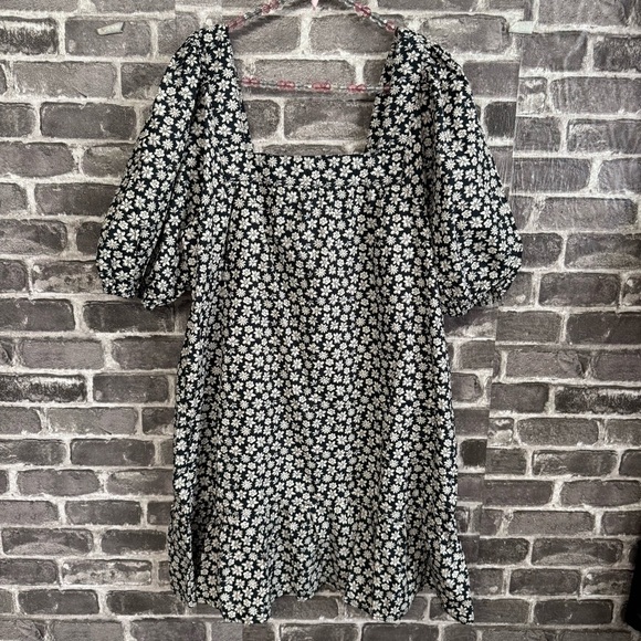 NWT Billabong flirty mood floral black white puff sleeve mini dress - Picture 2 of 16